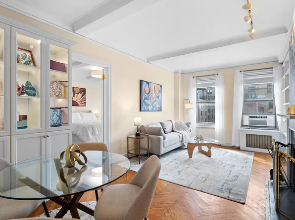 1435 Lexington Avenue image 1 of 10