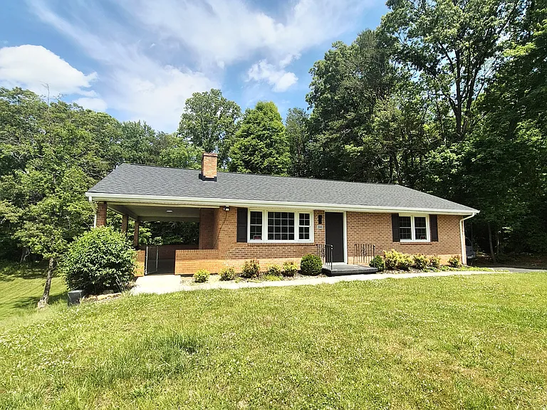 200 Wellview Dr — Photo 3