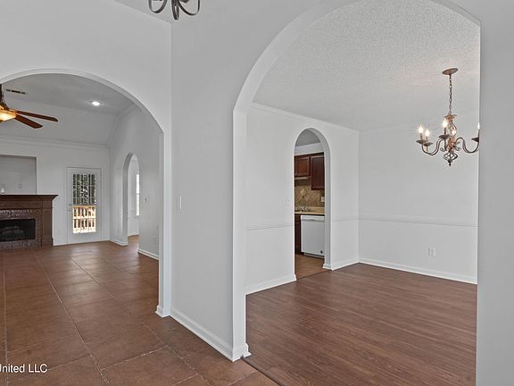 4th image of 4139 Amherst Dr