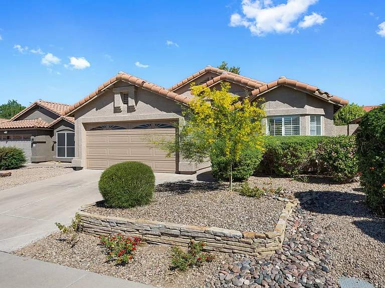 7362 E Hanover Way — Photo 2