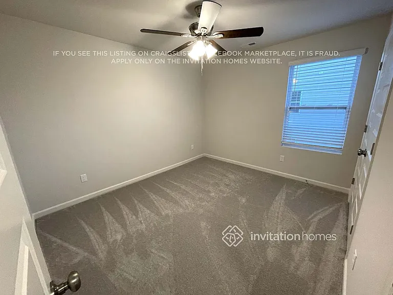 555 Torrey Pines Ln — Photo 5