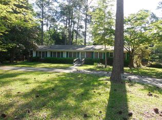 1901 E Lakeridge Ln, Albany, GA 31707