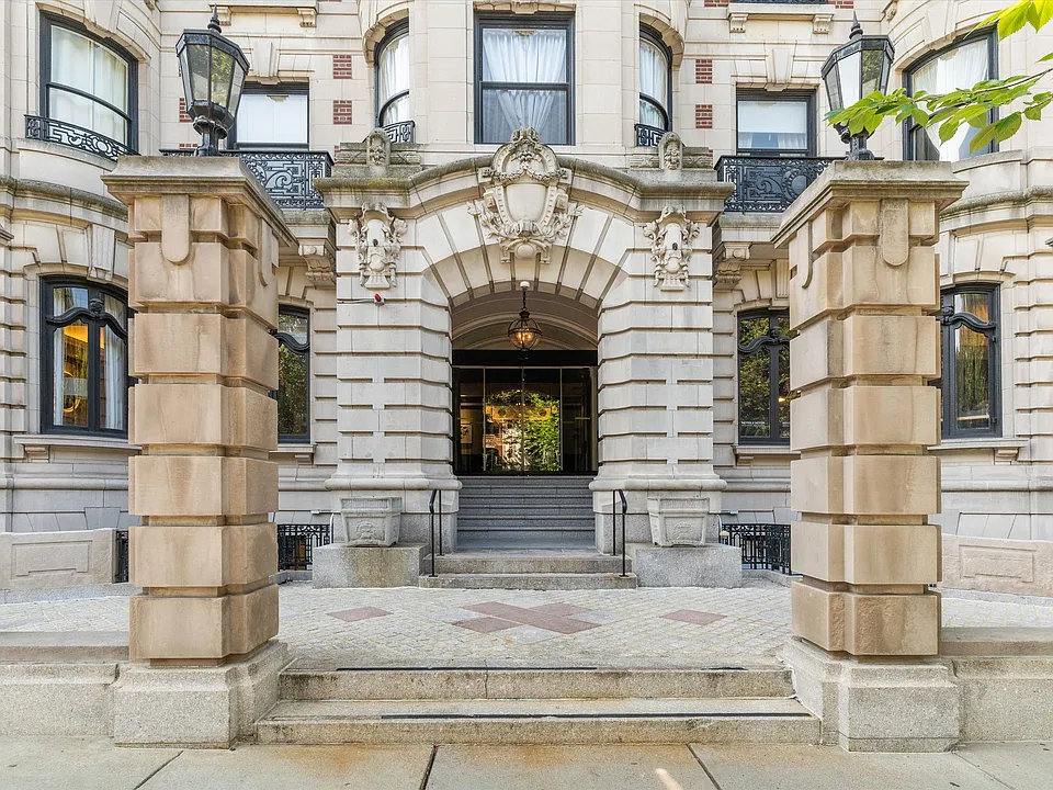 390 Commonwealth Ave #603