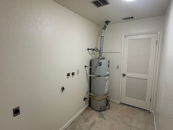 4th image of 947 W Seeger Ave