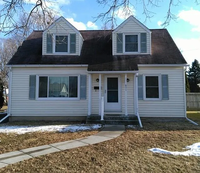 651 Newtown St photo 1
