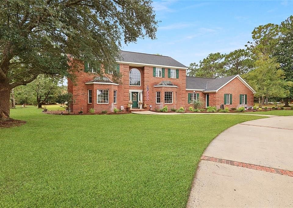1st image of 36 Pine Forest Dr