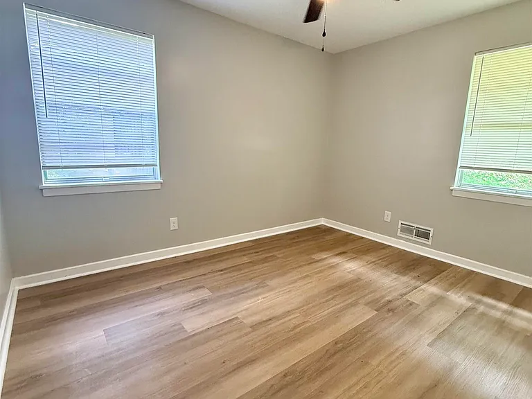 809 Fairfax Dr — Photo 12