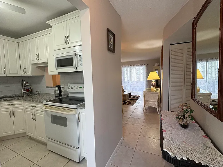 108 NE 20th Ave #206 — Photo 5
