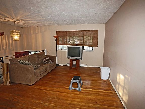 3rd image of 2028 Memphis Ct