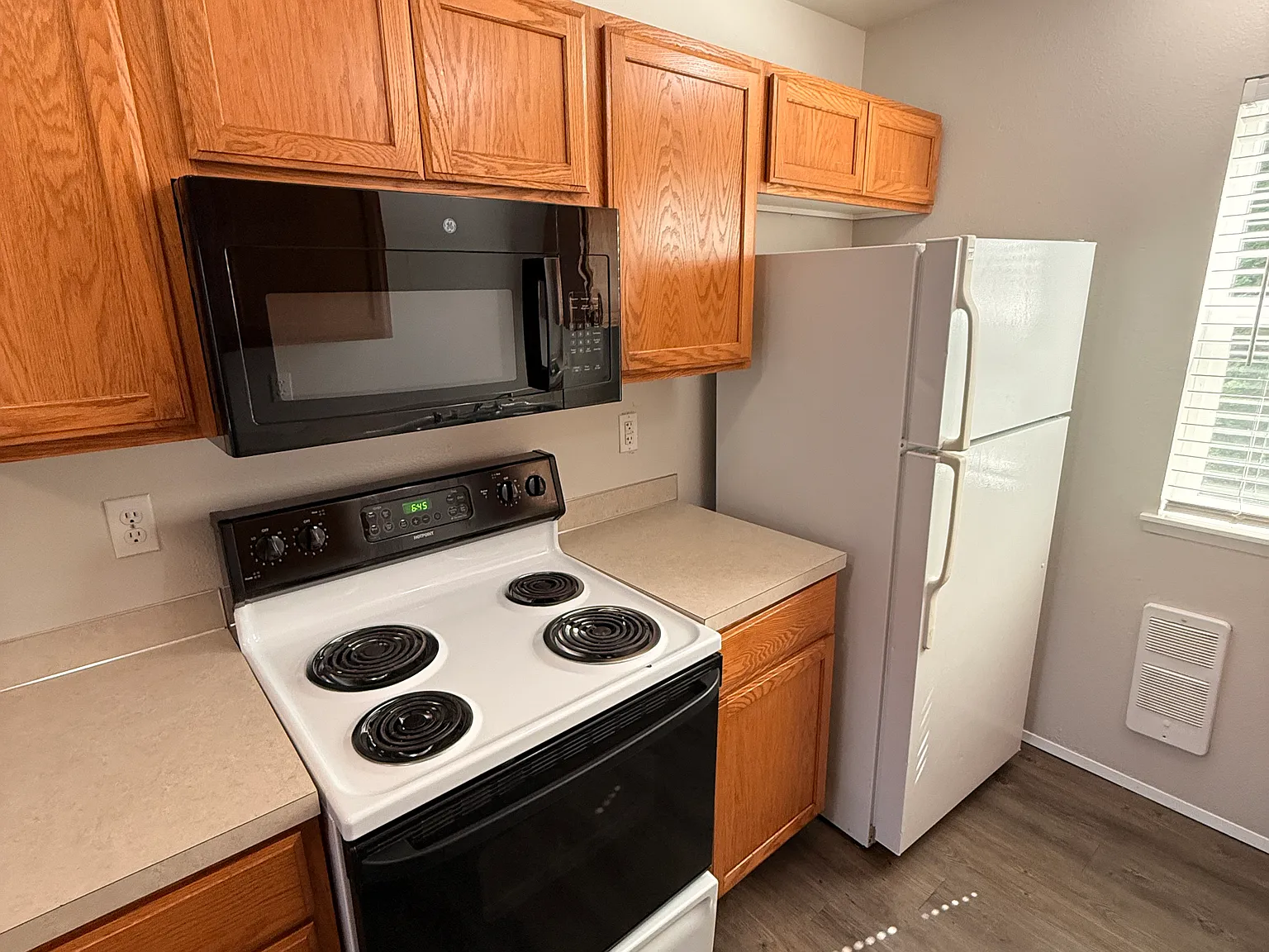2 bed, 1040 sqft, $1,795 — Photo 2