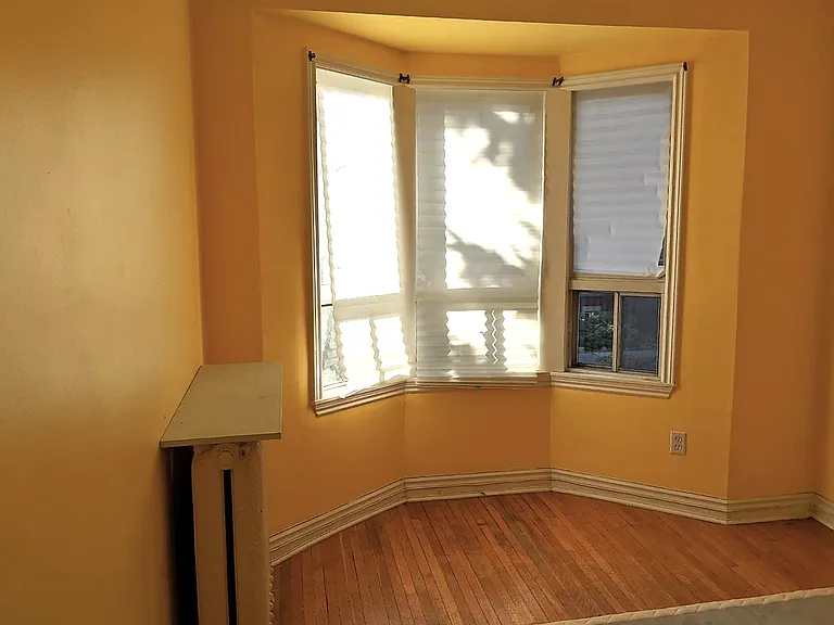 583 Dovercourt Rd #2 — Photo 4