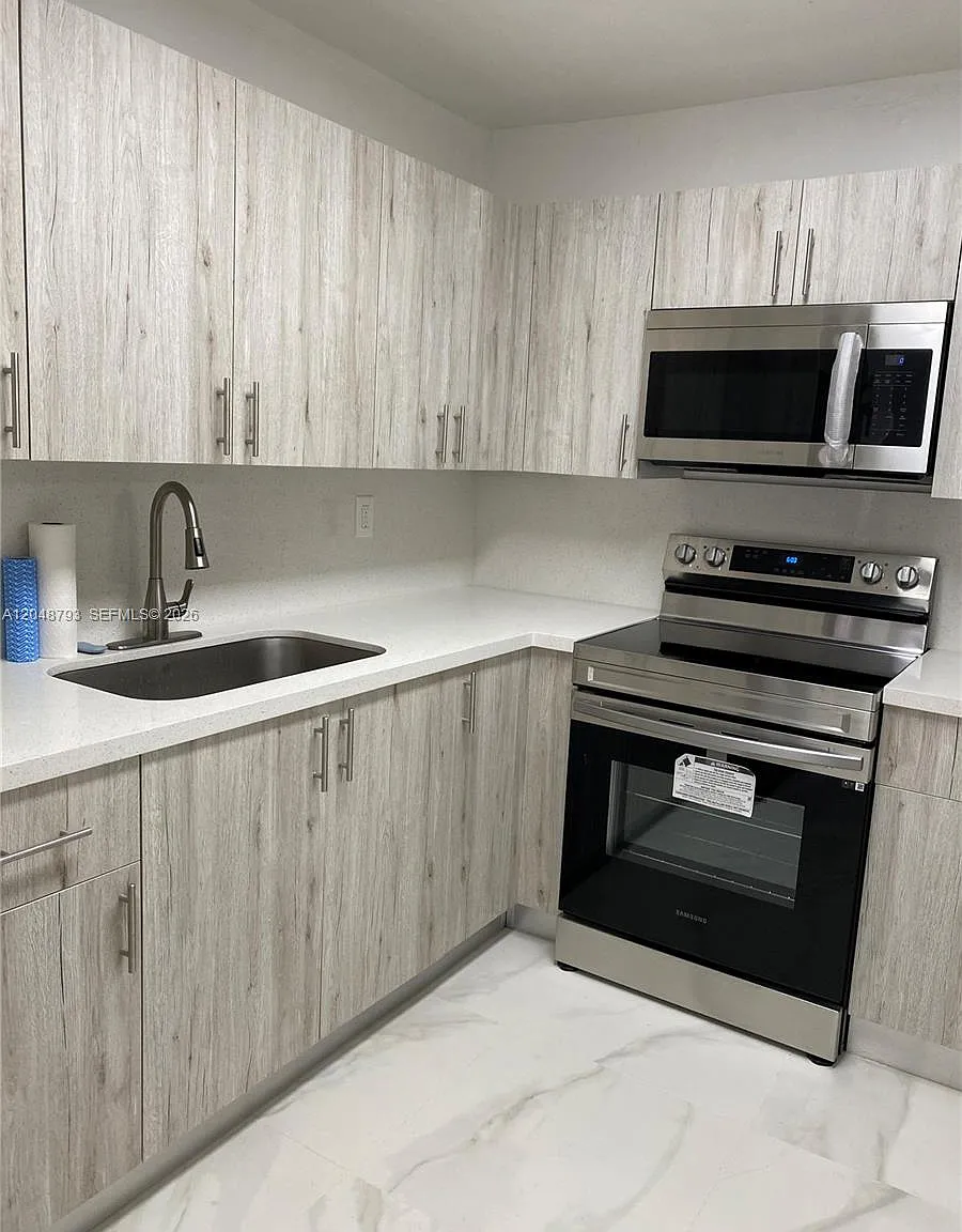 Morada No 1 Condo — Photo 1