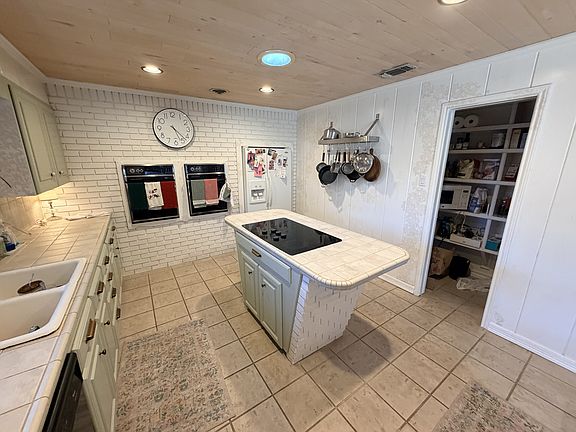 4th image of 2601 Oxford Ave