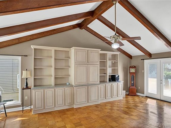 3rd image of 609 Mary Ln