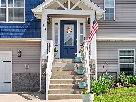 4th image of 433 Woodtrace Dr