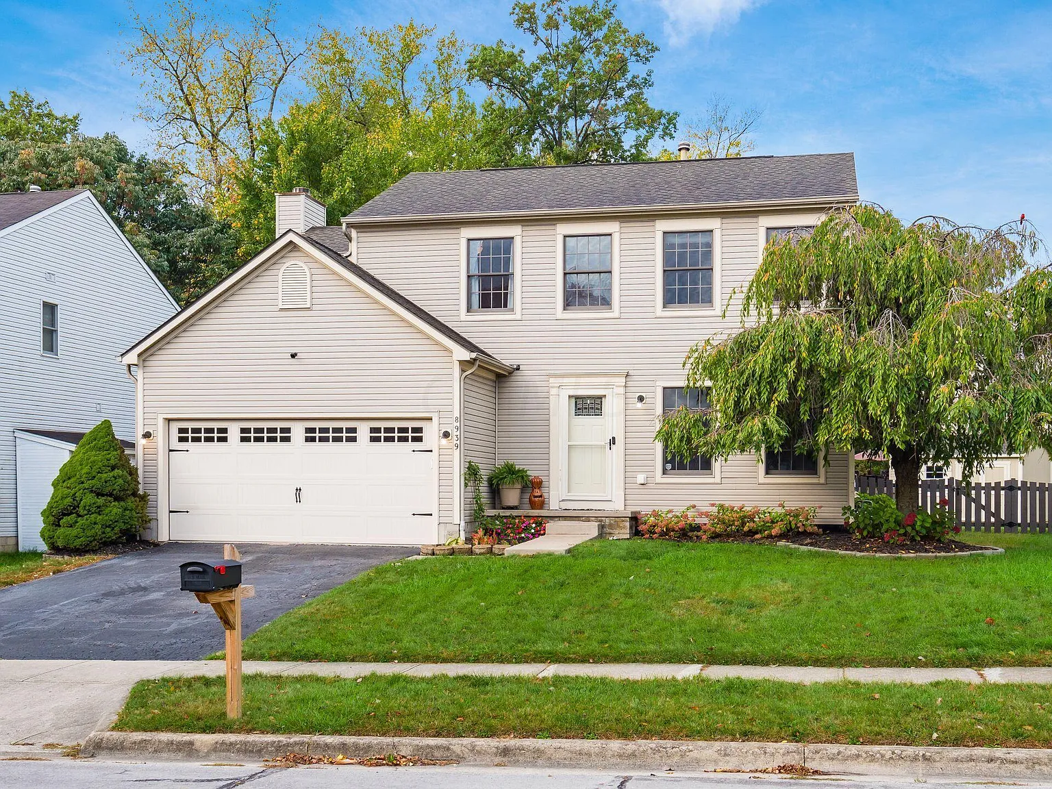 8939 Marchbank Ln photo 1