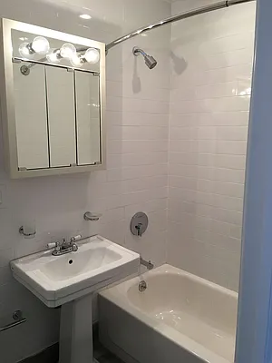 Rented by Solil Management | media 7