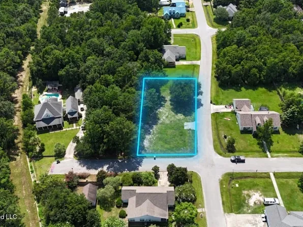 405 Taylor Trl, Waveland, MS 39576