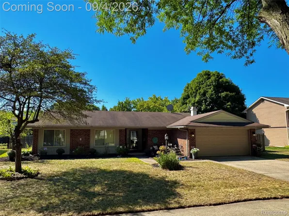 668 Randall Dr, Troy, MI 48085