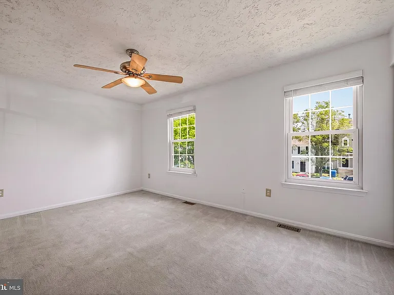 16 Meadowside Ct — Photo 32