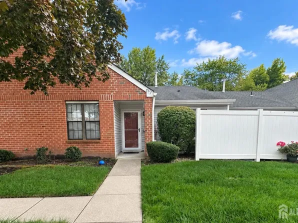 262 Wycoff Way W, East Brunswick, NJ 08816