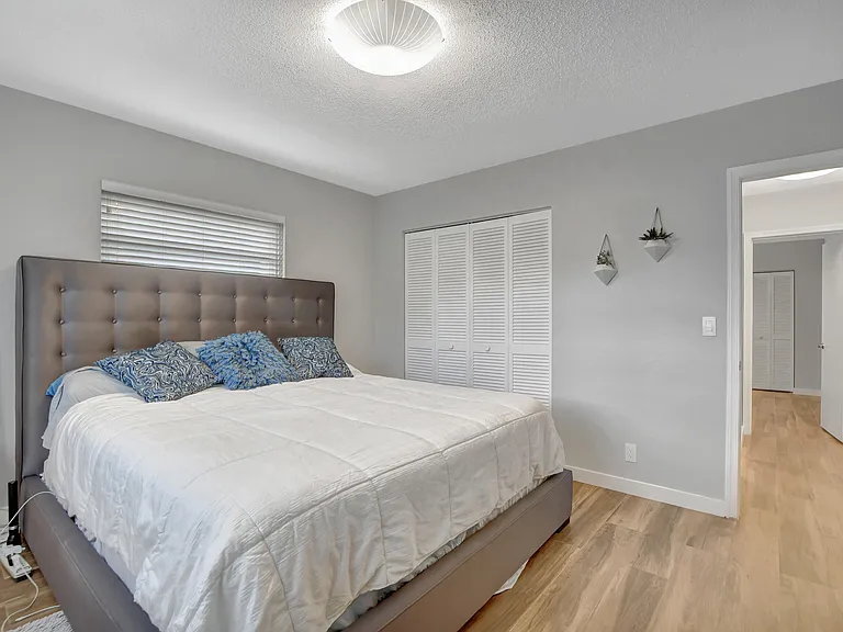 510 Silver Ln — Photo 15