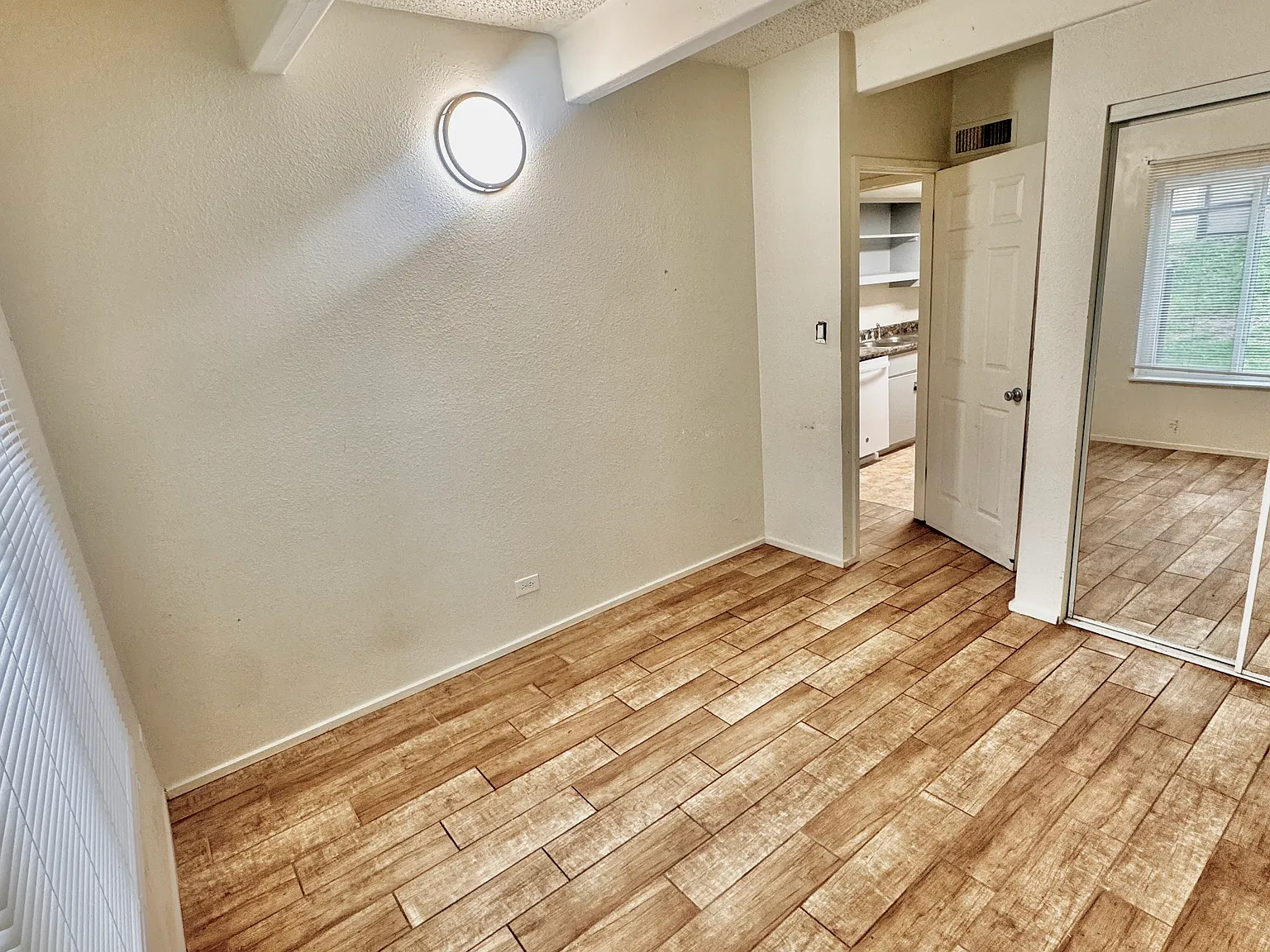 3 bed, 1.5 bath, 1138 sqft, $2,199 — Photo 3
