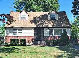11 Chichester Rd, Huntington Station, NY 11746