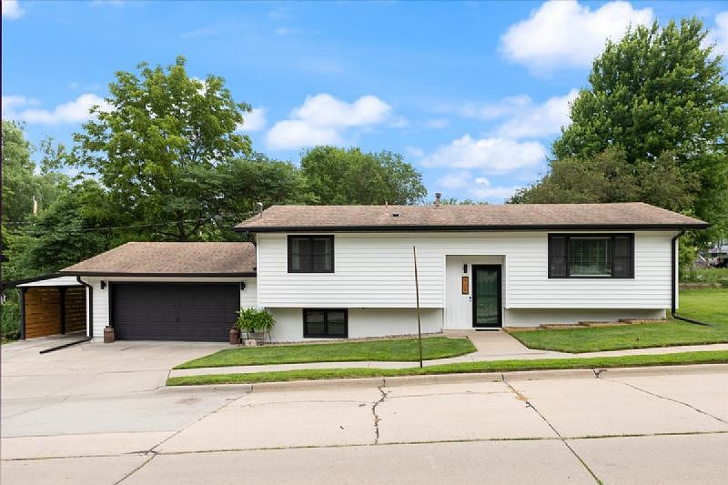 1st image of 409 9th St