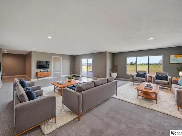 614 N 106th St, Lincoln, NE 68527