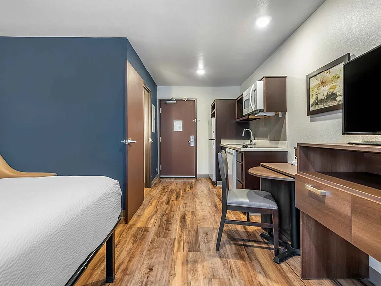 Studio Suite - 1 Queen Bed