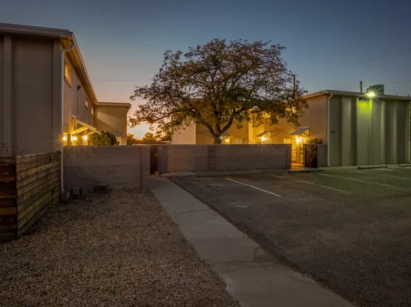 Updated 2 Bedroom Town Home Apartment Near UNM, 1117 Girard Blvd SE APT 3, Albuquerque, NM 87106