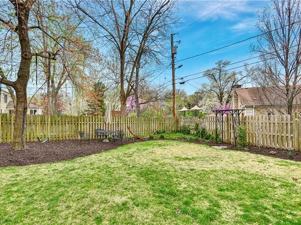 5516 Falmouth Rd, Fairway, KS 66205