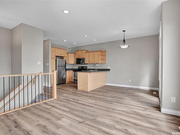 5th image of UNIT 1-112 Hiebert CRESCENT