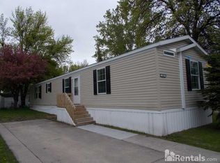 2452 Glenwood Dr, Grand Forks, ND 58201