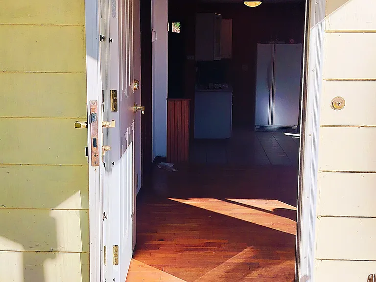 321 E Illinois St — Photo 28