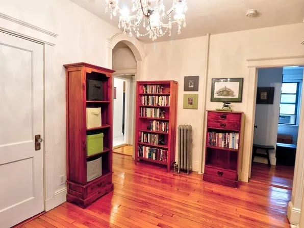 45 Mason Ter APT 1, Brookline, MA 02446