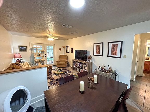4th image of 422 SE 8th St APT C