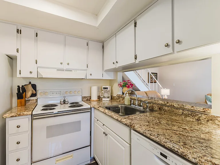 5840 Vancouver Cir #2 — Photo 22