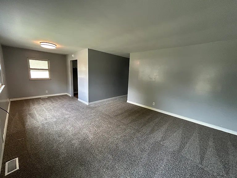 2524 Hawthorne Ave — Photo 6