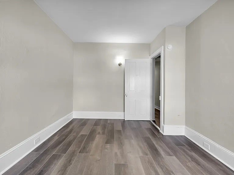 265-267 E Bertsch St #5 — Photo 6