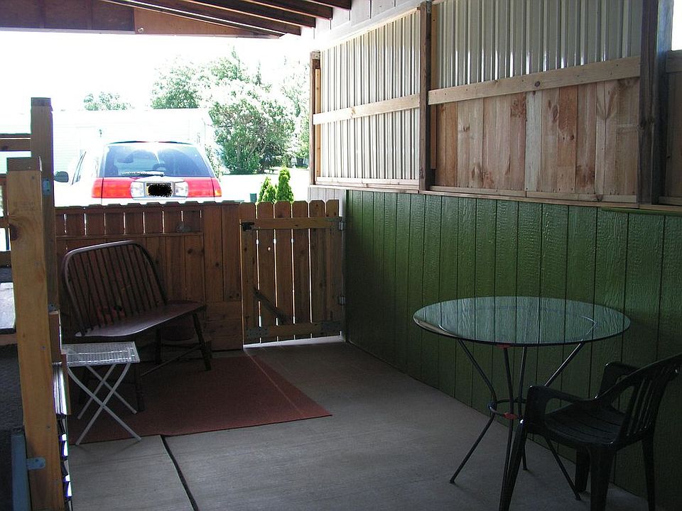Party patio/doggie playpen!