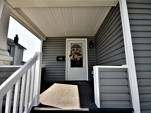 3rd image of 605 1st Ave