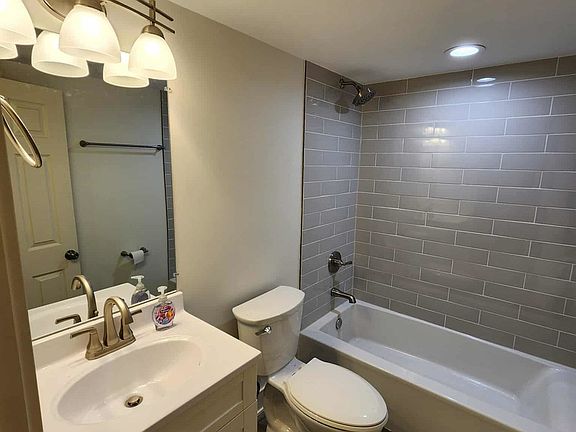 5th image of 6321 S Eberhart Ave #G