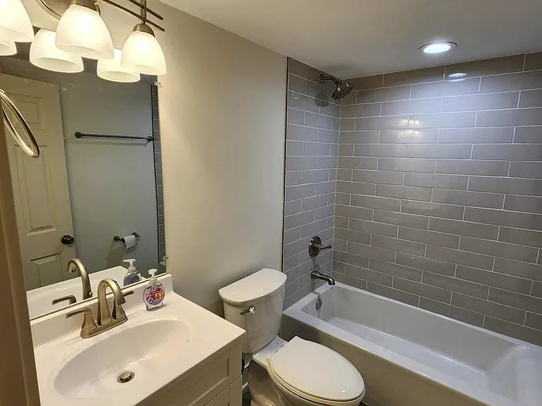 6321 S Eberhart Ave #G — Photo 5