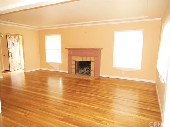 5th image of 940 Portola Dr