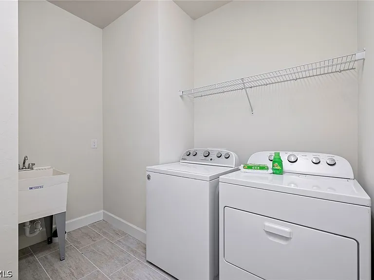 19564 Utopia Ln — Photo 24