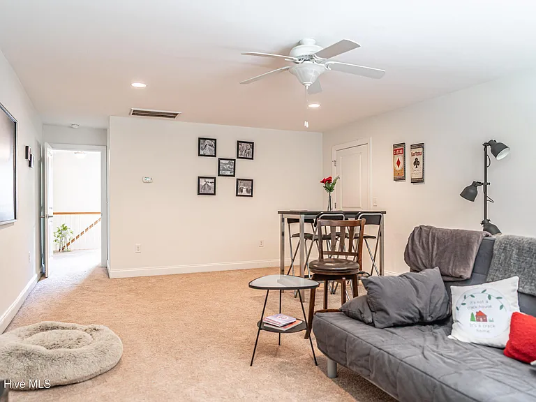 515 Clark St — Photo 44