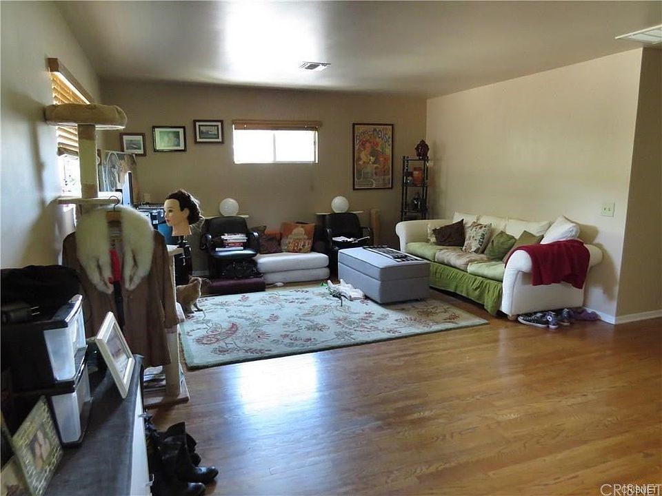 2nd image of 22542 Clarendon St #2