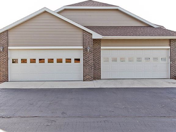 2nd image of 939 Willow Ln #B
